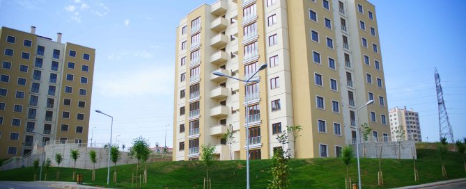 Affordable vs Luxury Homes